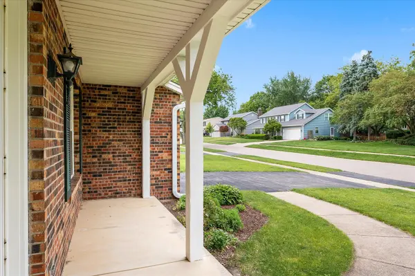 22 Cedar Gate CIR, Sugar Grove, IL 60554