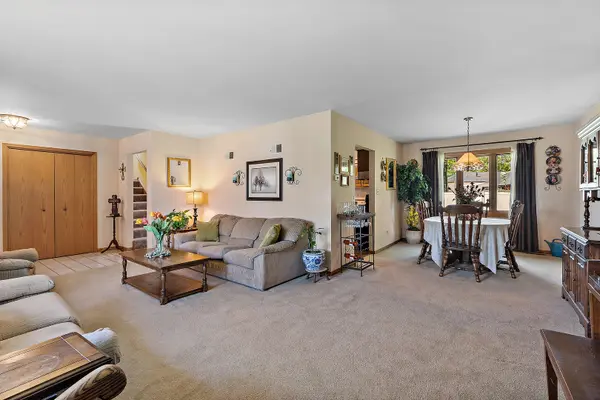 8120 Cherokee TRL, Tinley Park, IL 60477