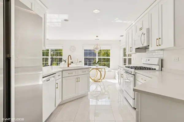 792 Old Checker RD, Buffalo Grove, IL 60089