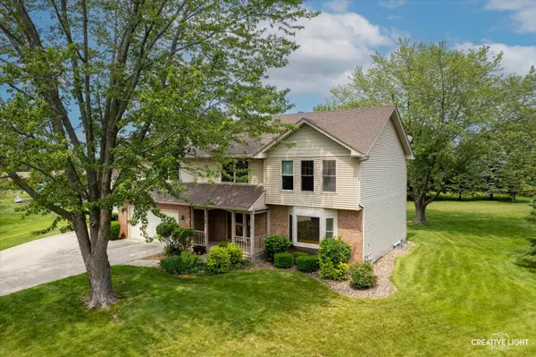 215 Dickson CT, Yorkville, IL 60560