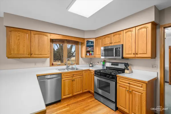 215 Dickson CT, Yorkville, IL 60560