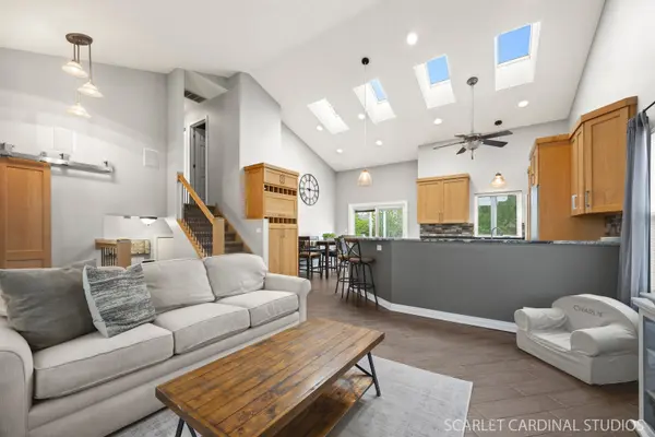 315 Churchill LN, Aurora, IL 60504