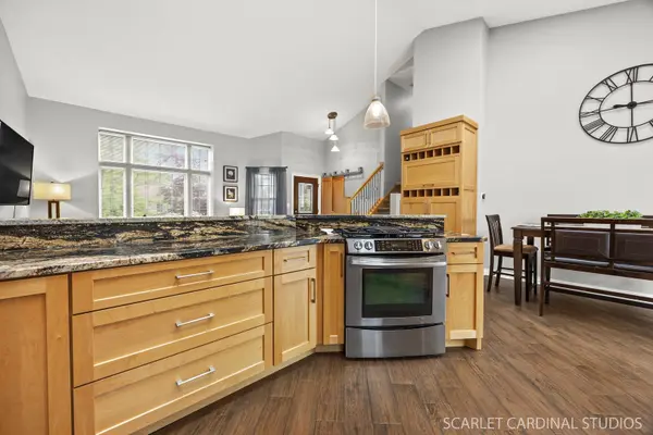 315 Churchill LN, Aurora, IL 60504