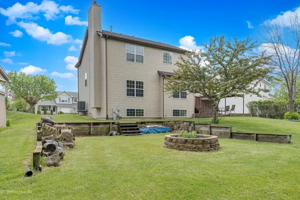 933 Nicholas DR, Genoa, IL 60135