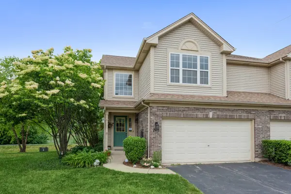 740 Countryfield LN, Elgin, IL 60120