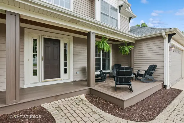 384 Edgewater CT, Sugar Grove, IL 60554