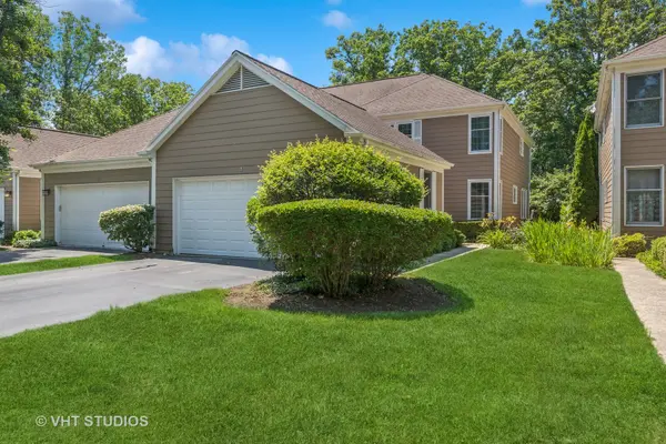 4 Sommerset LN, Lincolnshire, IL 60069