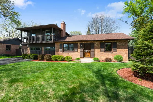16w340 94th PL, Burr Ridge, IL 60527