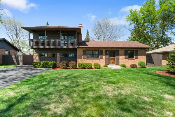 16w340 94th PL, Burr Ridge, IL 60527
