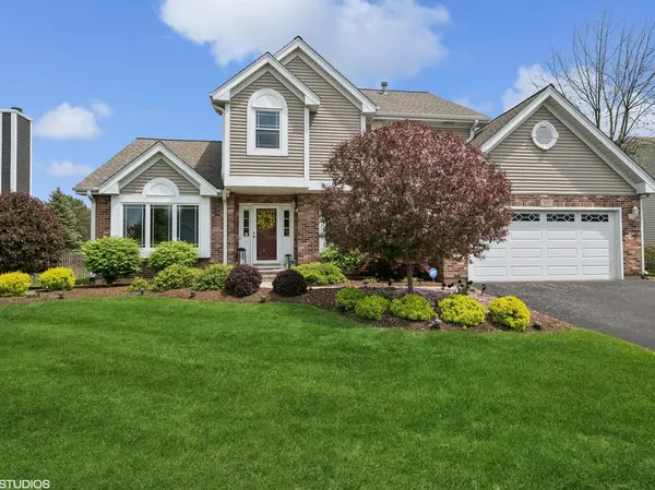 1099 Berkshire LN, Barrington, IL 60010