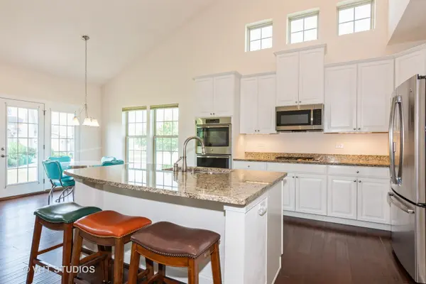 3815 Ridge Pointe DR, Geneva, IL 60134