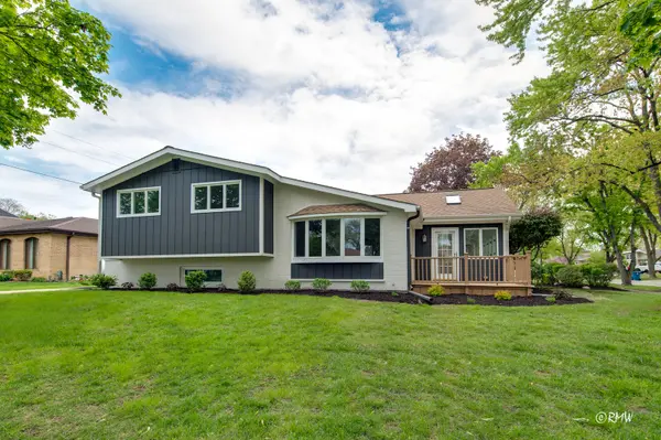 439 Hickory DR, Itasca, IL 60143