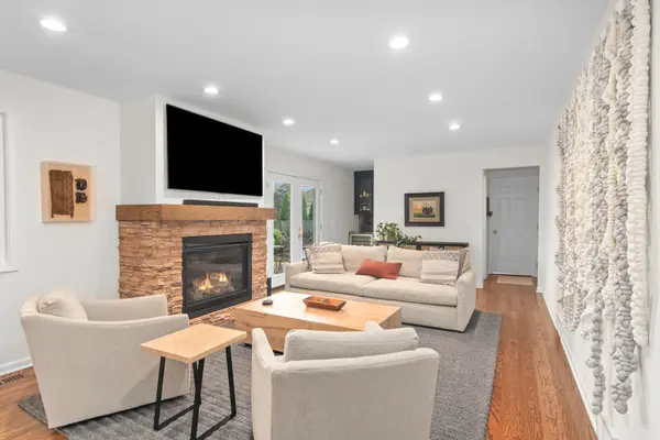 745 Constance LN, Deerfield, IL 60015