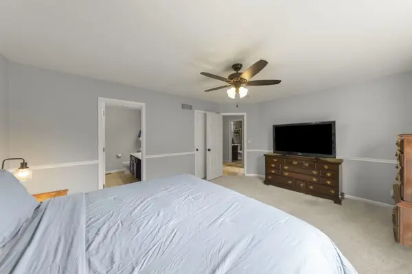 1876 Ione LN, Aurora, IL 60503