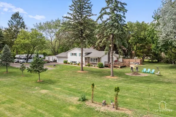120 3 Oaks RD, Cary, IL 60013