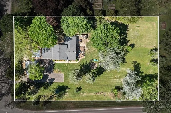 120 3 Oaks RD, Cary, IL 60013