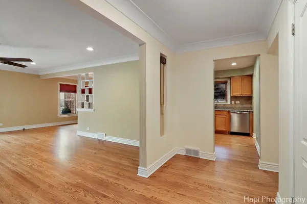 4258 Bobolink TER, Skokie, IL 60076