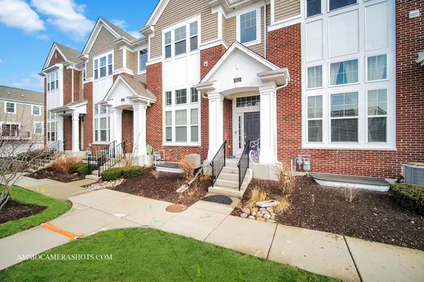 863 Lewisburg LN, Aurora, IL 60504