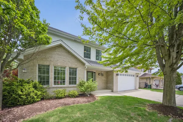 9013 Charing Cross RD, Woodridge, IL 60517