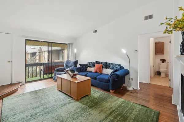 111 Olesen DR #3F, Naperville, IL 60540