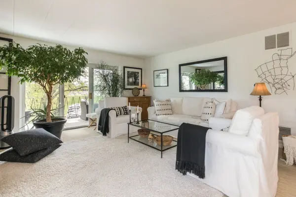 5540 Walnut AVE #23C, Downers Grove, IL 60515