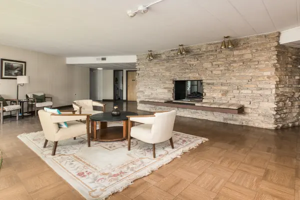 5540 Walnut AVE #23C, Downers Grove, IL 60515