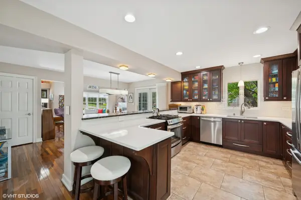 640 Yardley LN, Hoffman Estates, IL 60169