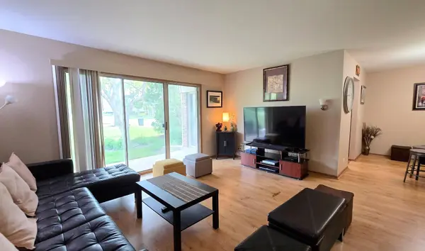 1338 Stratford DR #1338, Gurnee, IL 60031
