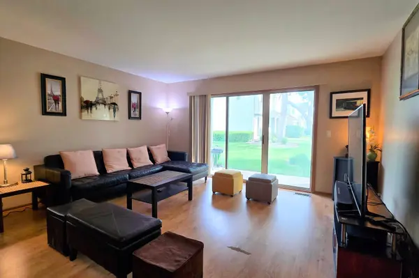 1338 Stratford DR #1338, Gurnee, IL 60031