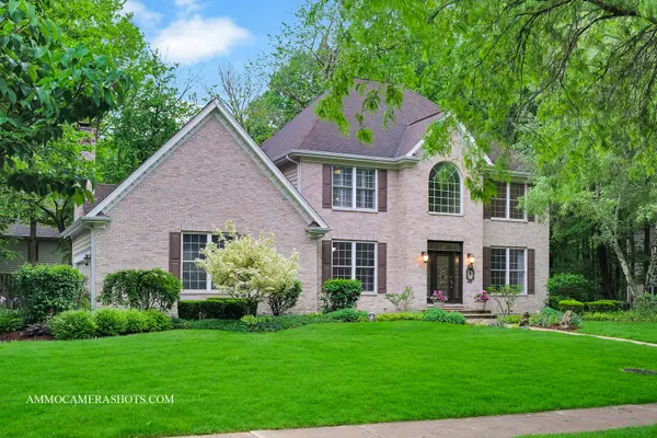 792 Black Walnut DR, Sugar Grove, IL 60554