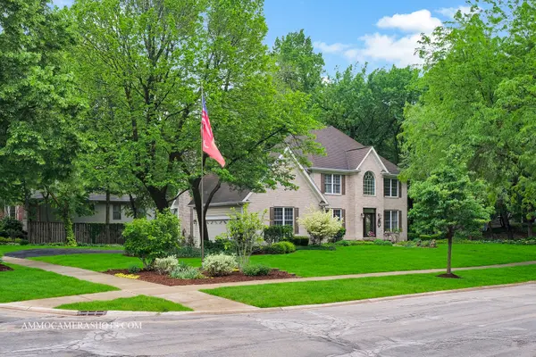 792 Black Walnut DR, Sugar Grove, IL 60554