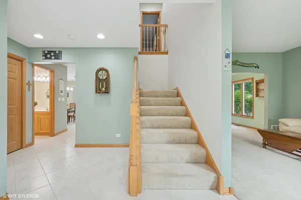810 Tamarac DR, Algonquin, IL 60102