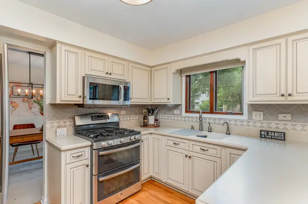 513 Seville AVE, Naperville, IL 60565