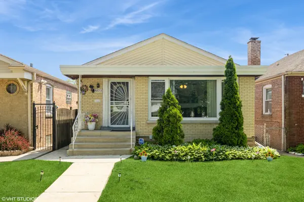 9823 S Ingleside AVE, Chicago, IL 60628