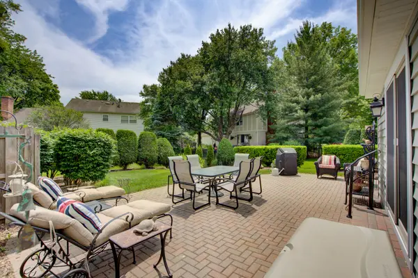 1056 Whirlaway AVE, Naperville, IL 60540