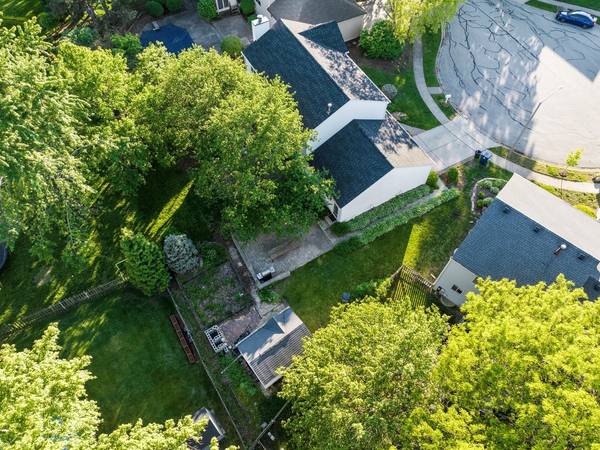 1520 Fordham CT, Naperville, IL 60565