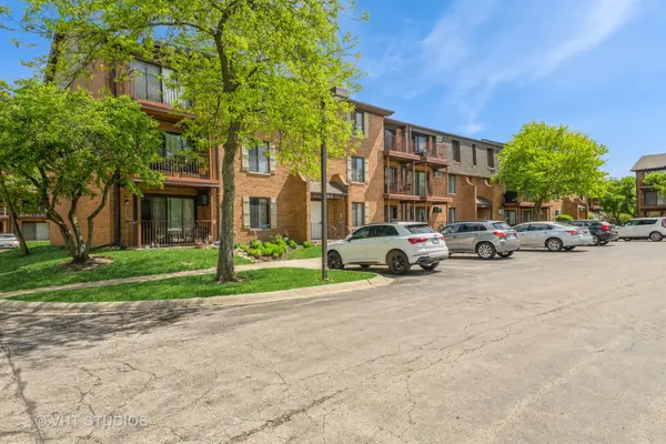 661 N Briar Hill LN #6, Addison, IL 60101
