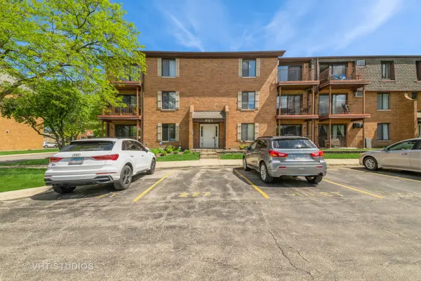 661 N Briar Hill LN #6, Addison, IL 60101