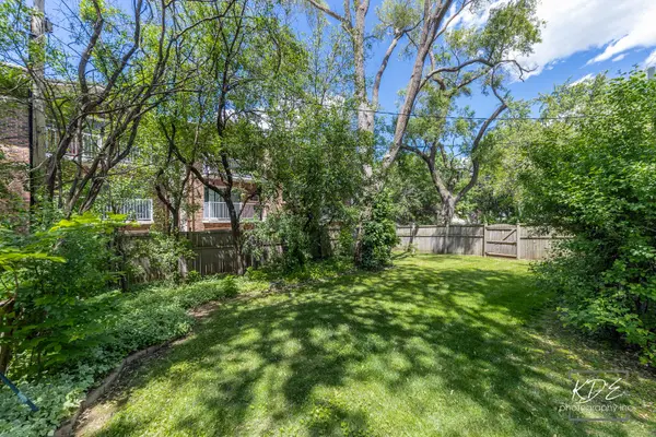 25 Olympus DR, Naperville, IL 60540