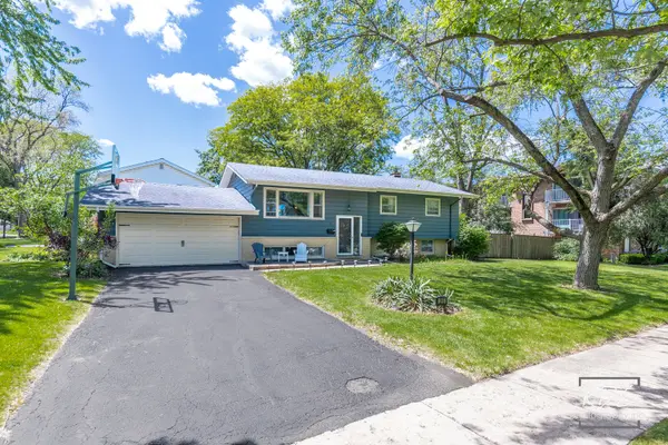 25 Olympus DR, Naperville, IL 60540