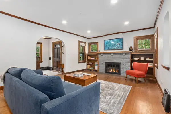 47 S Julian ST, Naperville, IL 60540