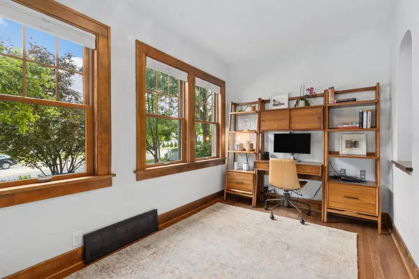 47 S Julian ST, Naperville, IL 60540