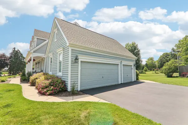 500 Stony Hill LN, Crystal Lake, IL 60012