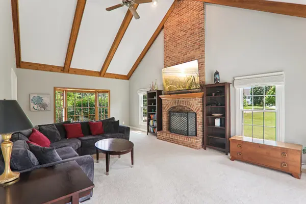 500 Stony Hill LN, Crystal Lake, IL 60012
