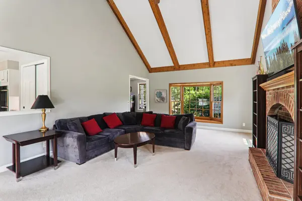 500 Stony Hill LN, Crystal Lake, IL 60012