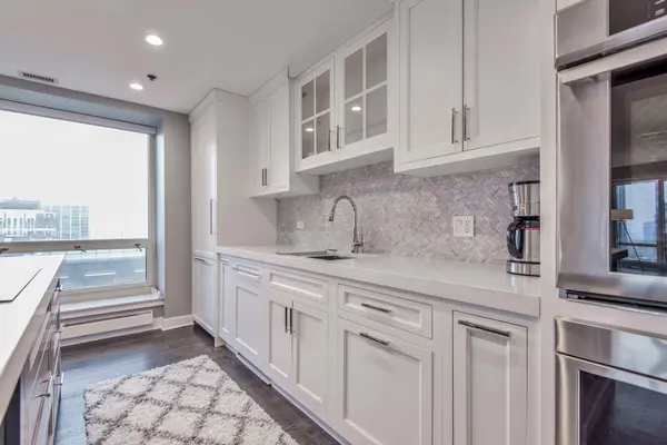 57 E Delaware PL #1605, Chicago, IL 60611