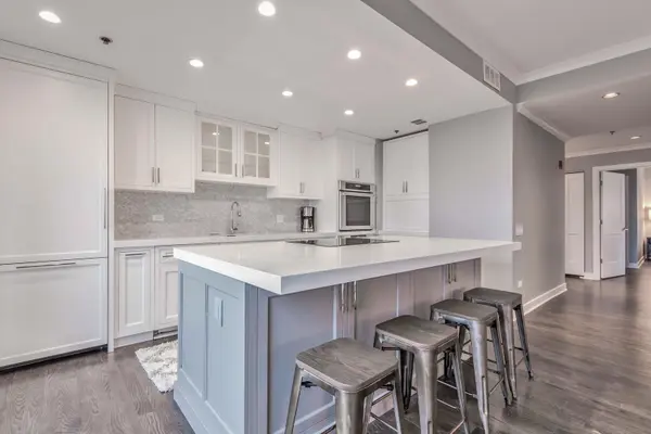 57 E Delaware PL #1605, Chicago, IL 60611