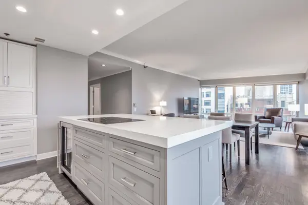 57 E Delaware PL #1605, Chicago, IL 60611