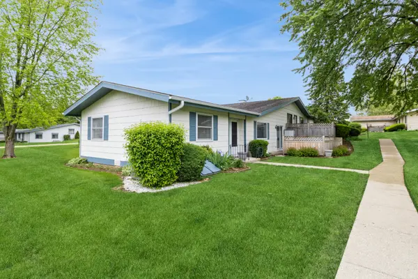 903 Wiltshire DR #S2, Mchenry, IL 60050