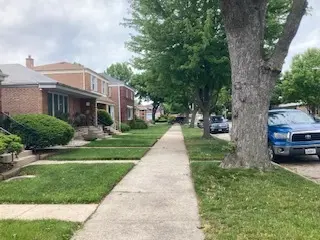 8820 S Ridgeland AVE, Chicago, IL 60617